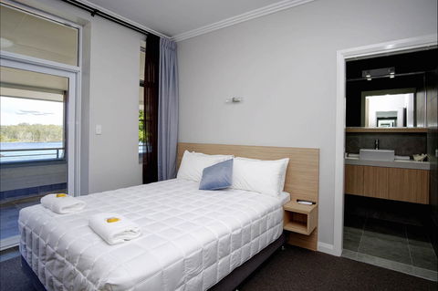 Lakes And Ocean Hotel - Accommodation Batemans Bay 1