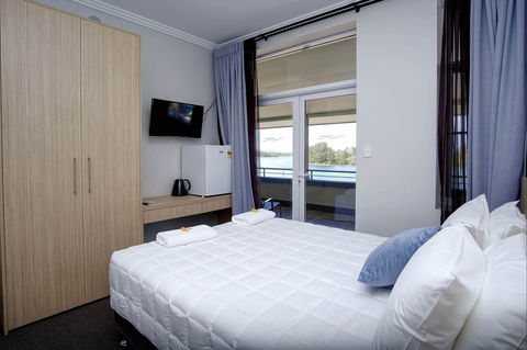 Lakes And Ocean Hotel - Accommodation Batemans Bay 2
