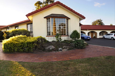 McNevins Warwick Motel And Gunyah Restaurant - Accommodation Batemans Bay 0