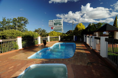 McNevins Warwick Motel And Gunyah Restaurant - Accommodation Batemans Bay 2