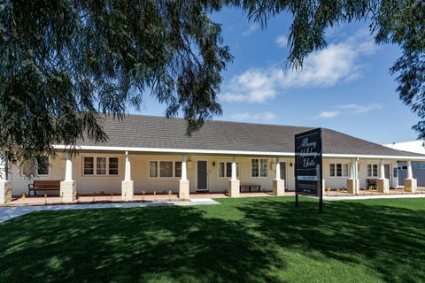 Albany Holiday Units - Accommodation Batemans Bay 0