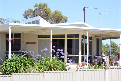 Deckadence Seafront - Accommodation Batemans Bay 0