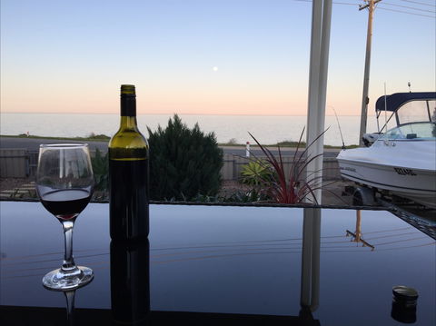 Deckadence Seafront - Accommodation Batemans Bay 2
