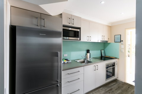 Dolphin Shores - Accommodation Batemans Bay 2