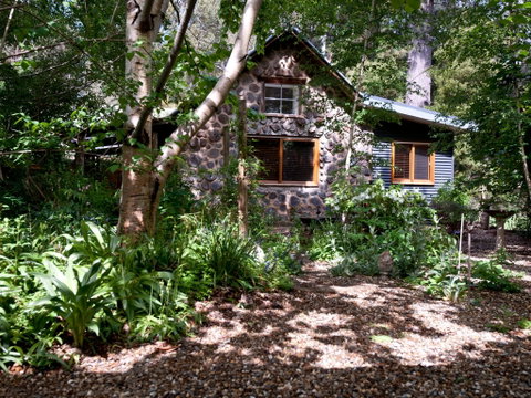 Garden Cottage Stanley - Accommodation Batemans Bay 1