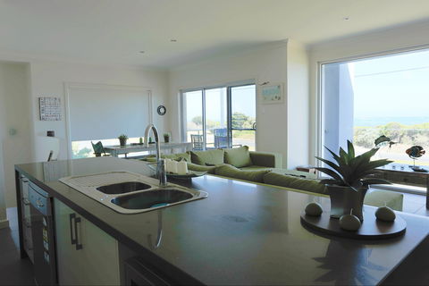Horizons Part Of Blue Fin Holiday Homes - Accommodation Batemans Bay 1