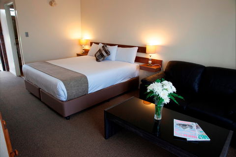 Longreach Motor Inn - Accommodation Batemans Bay 0