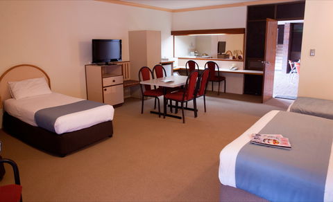 Longreach Motor Inn - Accommodation Batemans Bay 2