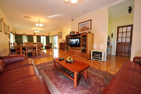 Homestead Bed And Breakfast - Accommodation Batemans Bay 2