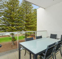 24 The Breeze - Sea Views Right in the Heart of Victor Harbor - Accommodation Batemans Bay