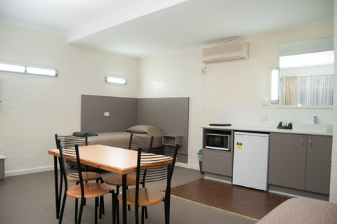 Bishop's Lodge - Accommodation Batemans Bay 0