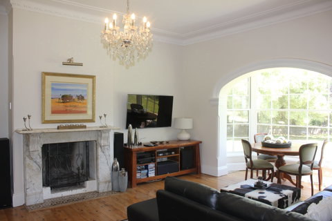 Cambourne Country House - Accommodation Batemans Bay 0
