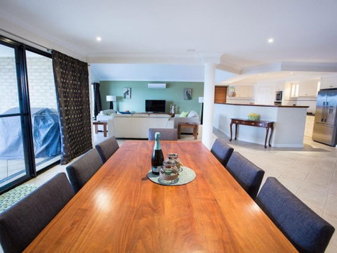 Canal Elegance In Yunderup - Accommodation Batemans Bay 1