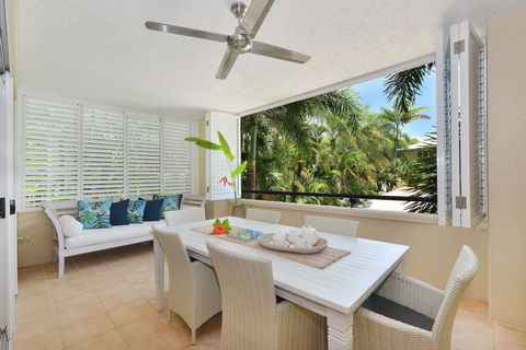 Cayman Villas Port Douglas - Accommodation Batemans Bay 2