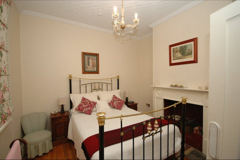Clare Valley Heritage Retreat - Wishing Well Cottage - Accommodation Batemans Bay 2