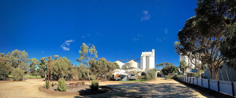 Darke Peak Hotel - Accommodation Batemans Bay 0