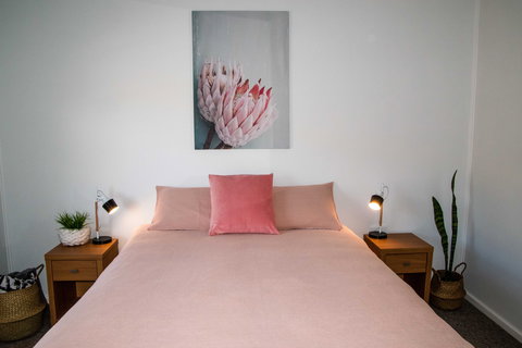 Granite Domes,  Minnipa - Accommodation Batemans Bay 1