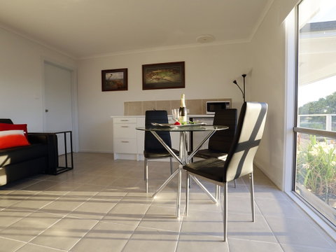 Gumnut Getaway - Couples Creative Art Retreat - Accommodation Batemans Bay 1