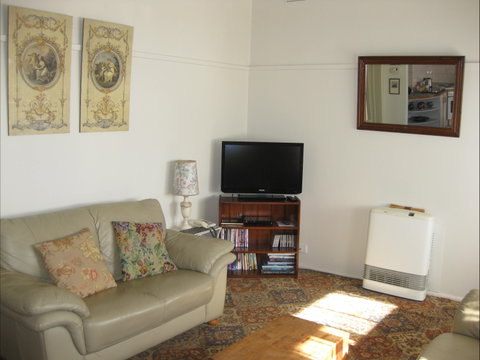 Peel Cottage - Accommodation Batemans Bay 1
