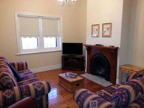Phoenix Cottage - Accommodation Batemans Bay 1
