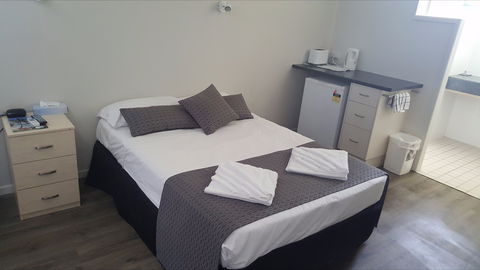 Queens Beach Hotel - Accommodation Batemans Bay 1