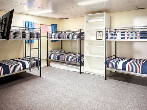 Reindeer Ski Club - Accommodation Batemans Bay 0