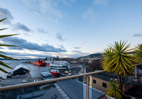 Sullivans Cove Apartments - Brooke St 4br Penthouse - Accommodation Batemans Bay 1