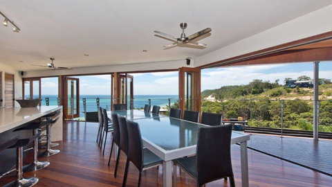 Tangalooma Hilltop Haven - Accommodation Batemans Bay 0