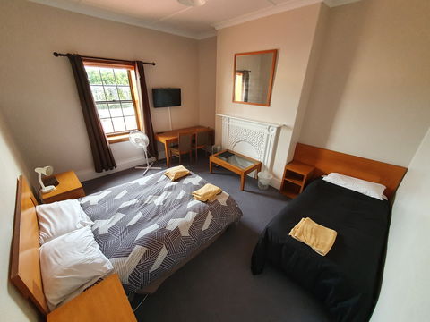 Victoria Hotel Port McDonnell - Accommodation Batemans Bay 1