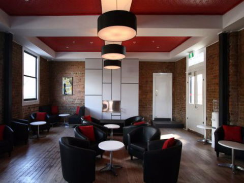 Cow And Calf Hotel - Accommodation Batemans Bay 1