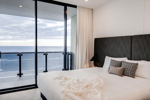 Iconic Kirra Beach Resort - Accommodation Batemans Bay 0