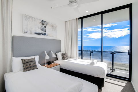 Iconic Kirra Beach Resort - Accommodation Batemans Bay 1