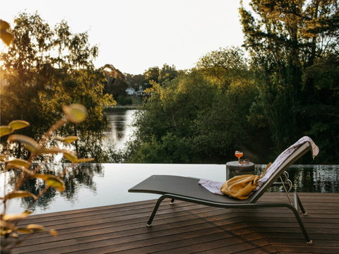 Lake House - Accommodation Batemans Bay 1