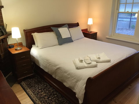 MacDonnell House, Naracoorte - Accommodation Batemans Bay 1