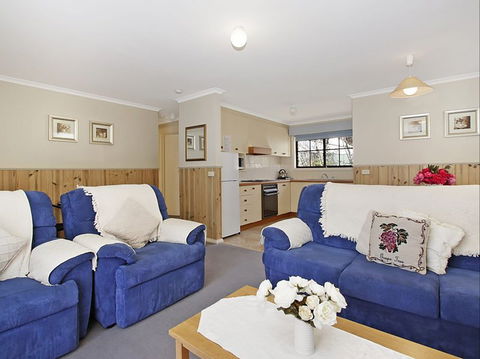 Oak Cottage - Tudor Village - Accommodation Batemans Bay 2