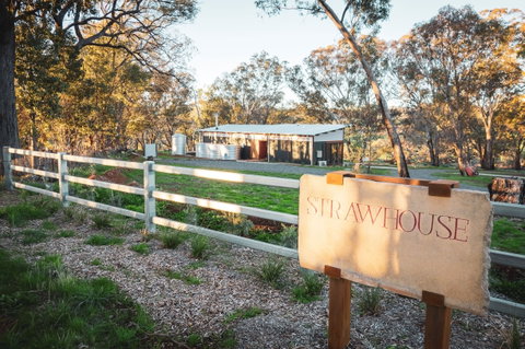 Strawhouse - Accommodation Batemans Bay 0