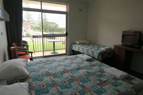 Tathra Hotel - Motel - Accommodation Batemans Bay 2