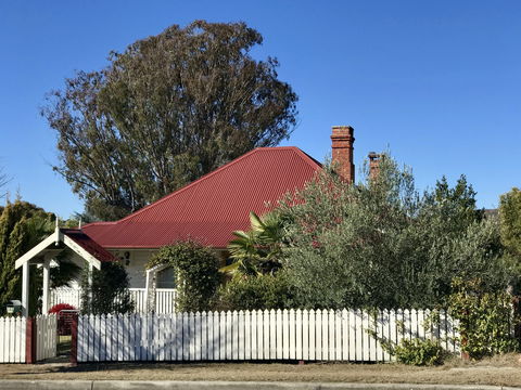 Tenterfield Luxury Historic Cottage - Accommodation Batemans Bay 0