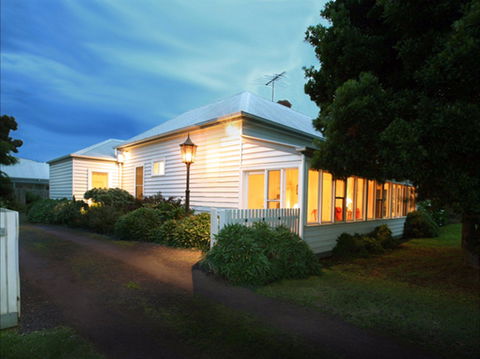 The Lonsdale Palms - Accommodation Batemans Bay 0