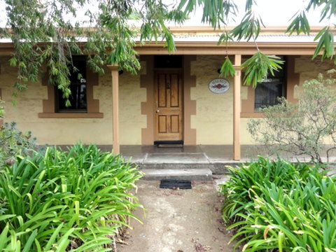 Walnut Cottage - Accommodation Batemans Bay 0