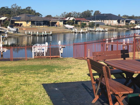 Absolute Waterfront Oasis - Accommodation Batemans Bay 2