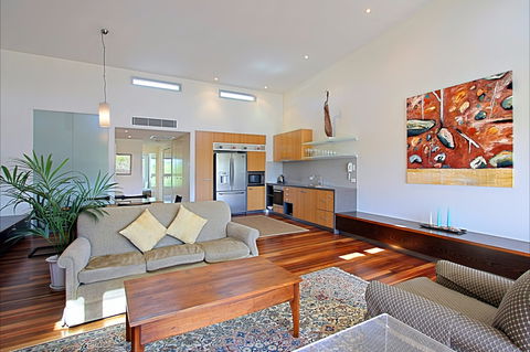 Beach Villa 17, East On Byron - Accommodation Batemans Bay 0