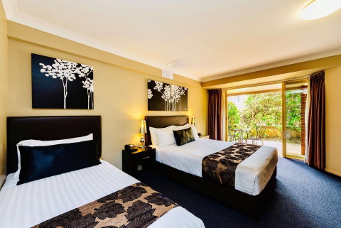 Best Western PLUS Ambassador On Ruthven - Accommodation Batemans Bay 1