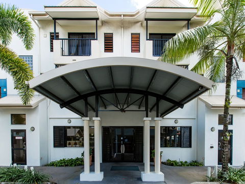 Cairns Queens Court - Accommodation Batemans Bay 1