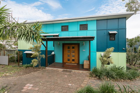 Colours Of Cylinder - Accommodation Batemans Bay 1