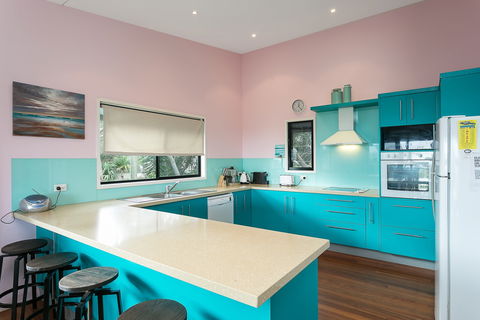 Colours Of Cylinder - Accommodation Batemans Bay 2
