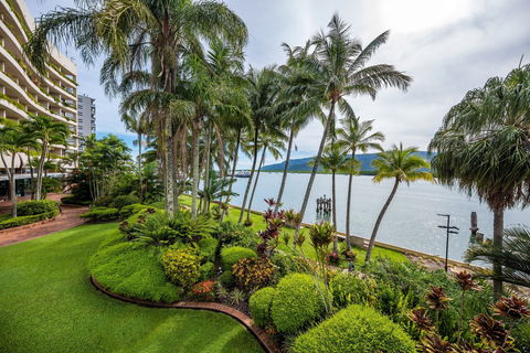 Hilton Cairns - Accommodation Batemans Bay 1