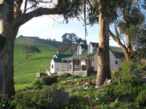 Loves Lane Cottages - Accommodation Batemans Bay 0