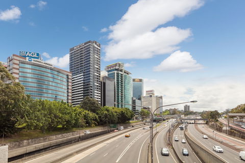 Meriton Suites North Sydney - Accommodation Batemans Bay 0
