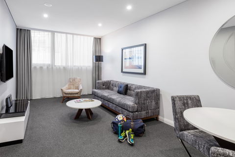 Meriton Suites North Sydney - Accommodation Batemans Bay 2